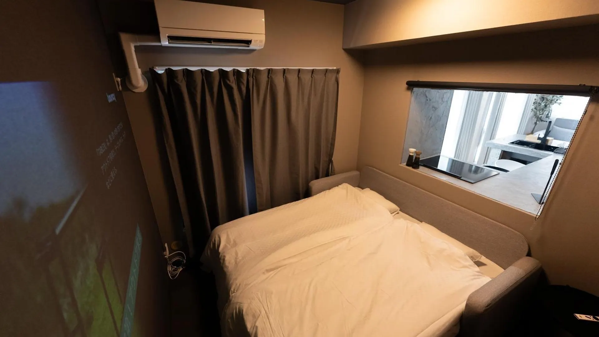 Osaka Bay Wheel Apartment 0*,  Japan
