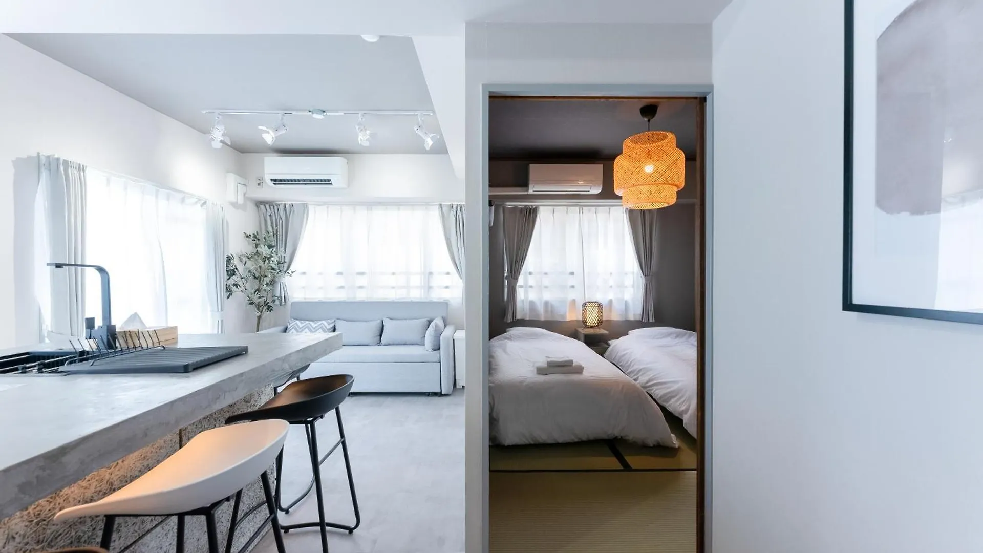 Osaka Bay Wheel Apartment 0*,  Japan